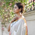 Sandhya Shetty Instagram - Draped in Stories 🤎 #sandhyashetty #Nofear #actor #supermodel #internationalspeaker #CommonWealthKarateChampion2015 #style #saree #indianlook #expression #fashion #womenpower #fitness #actorslife #bollywood #hollywood #Dharavibank #coronapapers #mylifemyrules ❤ Photographer @aslamshaikh104 Videographer @swapnil7898 Designer @kaushikshrimanker Makeup @ramaniya_by_apoorvaks Hair @beautyblush_07