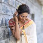 Sandhya Shetty Instagram - Draped in Stories 🤎 #sandhyashetty #Nofear #actor #supermodel #internationalspeaker #CommonWealthKarateChampion2015 #style #saree #indianlook #expression #fashion #womenpower #fitness #actorslife #bollywood #hollywood #Dharavibank #coronapapers #mylifemyrules ❤ Photographer @aslamshaikh104 Videographer @swapnil7898 Designer @kaushikshrimanker Makeup @ramaniya_by_apoorvaks Hair @beautyblush_07