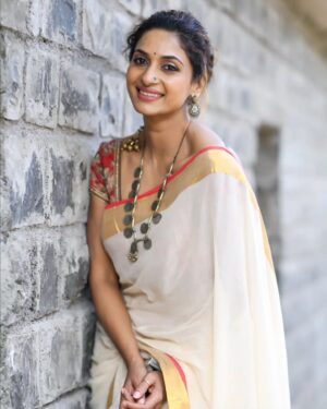 Sandhya Shetty Instagram - Draped in Stories 🤎

#sandhyashetty #Nofear 
#actor #supermodel #internationalspeaker #CommonWealthKarateChampion2015 #style #saree #indianlook #expression #fashion #womenpower #fitness #actorslife #bollywood #hollywood #Dharavibank #coronapapers #mylifemyrules ❤

Photographer @aslamshaikh104
Videographer @swapnil7898
Designer @kaushikshrimanker
Makeup @ramaniya_by_apoorvaks
Hair @beautyblush_07