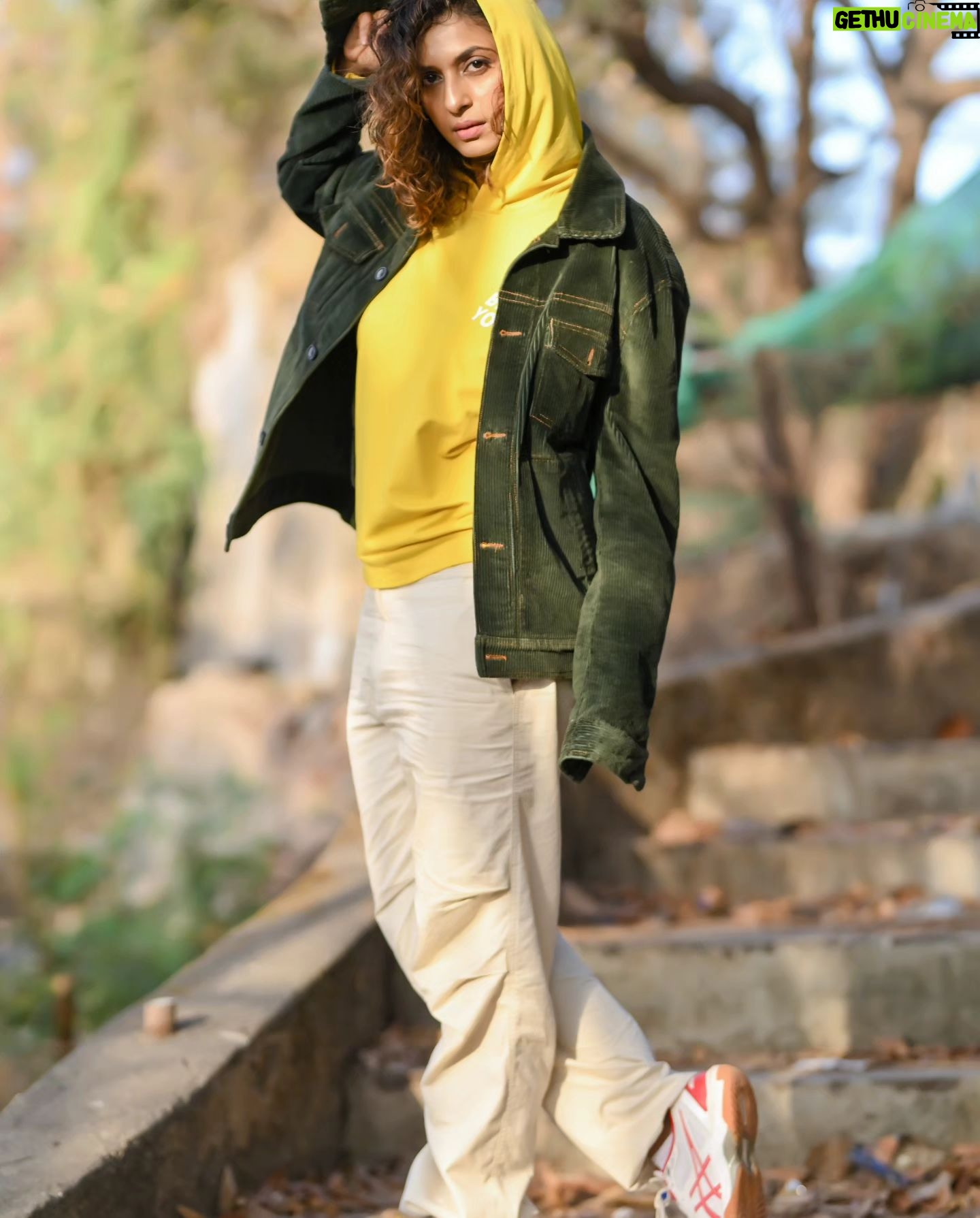 Sandhya Shetty Instagram - Feeling Happy ❤️ #sandhyashetty #Nofear #actor #supermodel #internationalspeaker #CommonWealthKarateChampion2015 #style #fashion #womenpower #fitness #happy #actorslife #bollywood #hollywood #Dharavibank #coronapapers #mylifemyrules ❤ Photographer @aslamshaikh104 Videographer @swapnil7898 Designer @kaushikshrimanker Makeup @ramaniya_by_apoorvaks Hair @beautyblush_07