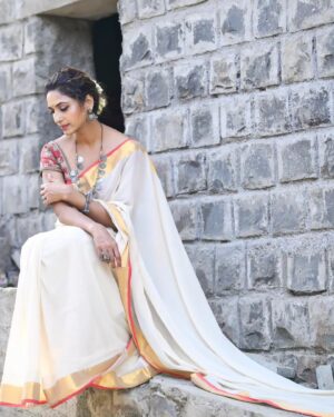 Sandhya Shetty Instagram - Draped in Stories 🤎

#sandhyashetty #Nofear 
#actor #supermodel #internationalspeaker #CommonWealthKarateChampion2015 #style #saree #indianlook #expression #fashion #womenpower #fitness #actorslife #bollywood #hollywood #Dharavibank #coronapapers #mylifemyrules ❤

Photographer @aslamshaikh104
Videographer @swapnil7898
Designer @kaushikshrimanker
Makeup @ramaniya_by_apoorvaks
Hair @beautyblush_07