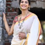 Sandhya Shetty Instagram - Draped in Stories 🤎 #sandhyashetty #Nofear #actor #supermodel #internationalspeaker #CommonWealthKarateChampion2015 #style #saree #indianlook #expression #fashion #womenpower #fitness #actorslife #bollywood #hollywood #Dharavibank #coronapapers #mylifemyrules ❤ Photographer @aslamshaikh104 Videographer @swapnil7898 Designer @kaushikshrimanker Makeup @ramaniya_by_apoorvaks Hair @beautyblush_07
