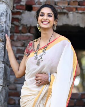 Sandhya Shetty Instagram - Draped in Stories 🤎

#sandhyashetty #Nofear 
#actor #supermodel #internationalspeaker #CommonWealthKarateChampion2015 #style #saree #indianlook #expression #fashion #womenpower #fitness #actorslife #bollywood #hollywood #Dharavibank #coronapapers #mylifemyrules ❤

Photographer @aslamshaikh104
Videographer @swapnil7898
Designer @kaushikshrimanker
Makeup @ramaniya_by_apoorvaks
Hair @beautyblush_07