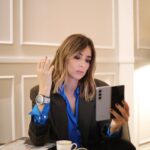 Sandra Barneda Instagram – Con el ritmo frenético que llevo últimamente, no podría sobrevivir sin mi #GalaxyZFold5 y mi #GalaxyWatch6 de @samsungespana 
 
Gracias a su ecosistema conectado, puedo tener todo sincronizado y es clave para que no se me escape ninguna cita importante.
 
¿Y tú? ¿Tienes algún truco?
 
#publi