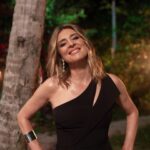 Sandra Barneda Instagram - Los miércoles huelen a hoguera La experiencia avanza... las parejas cada vez están más desconectadas de la que era su realidad antes de pisar la isla. Cada uno está viviendo su propia experiencia. Dejándose llevar con la tentación o con los miedos de la propia mente. ¿Qué va a ocurrir esta noche? Hagan sus apuestas 😜 . . . #laisladelastentaciones7 #nochedehogueras #tentacionoamor #haymasimagenes