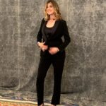 Sandra Barneda Instagram - Formar parte de #lastop100mujereslideres un año más me hace muy feliz al tiempo que, curiosamente, me conecta inconscientemente con el Síndrome de la impostor @cruzslara , en su maravilloso discurso de cierre de la gala, nos definió como alquimistas y nos alentó a no caer en ese síndrome sino hacer de nuestra nuestra valía nuestra zona de confort. Agradezco a todo el jurado y a la gente que un año más ( el segundo) me ha incluido en este lista, en este.maravilloso grupo de mujeres tan distintas y tan valiosas para seguir contrayendo los valores óptimos para una sociedad igualitaria y de progreso. Encontrarme con.amigas como mi @paz_torralba " que sigamos compartiendo éxitos y momentos de vida", con referentes, con consejeras en esta mágica noche me hace sentirme muy agradecida por tener la oportunidad de compartir velada. ¡sigamos creciendo! ❤️❤️❤️❤️ Otro consejo de cruz... alegrarse siempre los éxitos ajenos... cuánta sororidad y ganas de seguir uniendo.