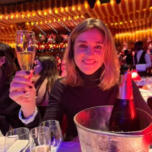Sandra Barneda Instagram - Gozando gozosa golosa amorosa de ti #paris❤️
