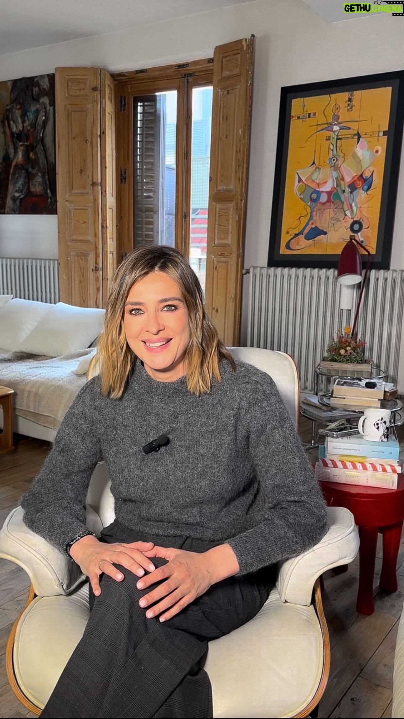 Sandra Barneda - 155.6K Likes - Menciona o manda este video a esas personas perfumes que te han venido a la mente 💗 Buscad y rodearos de este tipo de personas, la vida a su lado es mucho más bonita ✨