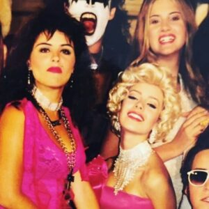 Sandy Instagram - É, minha gente, hoje tá sendo um dia muito especial… é também o aniversário de 25 anos de estreia do seriado Sandy e Junior. E que delícia recordar esse tempo maravilhoso… 
A gente era feliz e sabia. ♥️