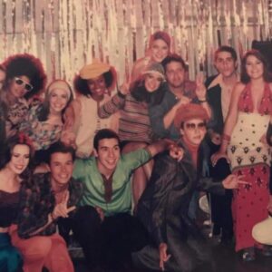 Sandy Instagram - É, minha gente, hoje tá sendo um dia muito especial… é também o aniversário de 25 anos de estreia do seriado Sandy e Junior. E que delícia recordar esse tempo maravilhoso… 
A gente era feliz e sabia. ♥️