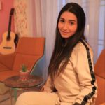 Sandy Jamal Instagram - شكررا لدعمكم وكلامكم اللطيف الي اتمنى اكدر اقدملكم بالمستقبل شي تحبو شكرا شكرا اصدقائي بالكواليس كلكم بدون استثناء حتى ماانسى احد ويزعل عليه جنتو الي فعلا اصدقاء واخوان شكرا للفرصه الي جمعتني بيكم صارت عندي عائلة جديده هيه انتو♥️ شكرا على حبكم الشخصية (رنا)اتمنى اكدر اخليكم تحبوني دائما شكرا قناة mbcالعراق لان كل سنه تنطينه فرص وتقدمين وجوه جديده @mbciraqtv شكرا لمجهودك وتعبك ويانه جنت النه اكثر من اب وشكرا للفرصه الحلوه الي انطيتنياها استاذ سلام عرب @salamarab21 مخرجنا الكبير تعبنااك ويانه وتعلمت منك @eyadnahhas شكرا كاتبة بنات صالح نجاح عملك الرائع @nadaimadkhalil مخرج منفذ استاذ غزواان شكرا لجهودك معنا @ghzwankahwajy واكيييد شكرررا لكل الكادر الفني الي بدونهم منكدر نكون عالشاشه❤️
