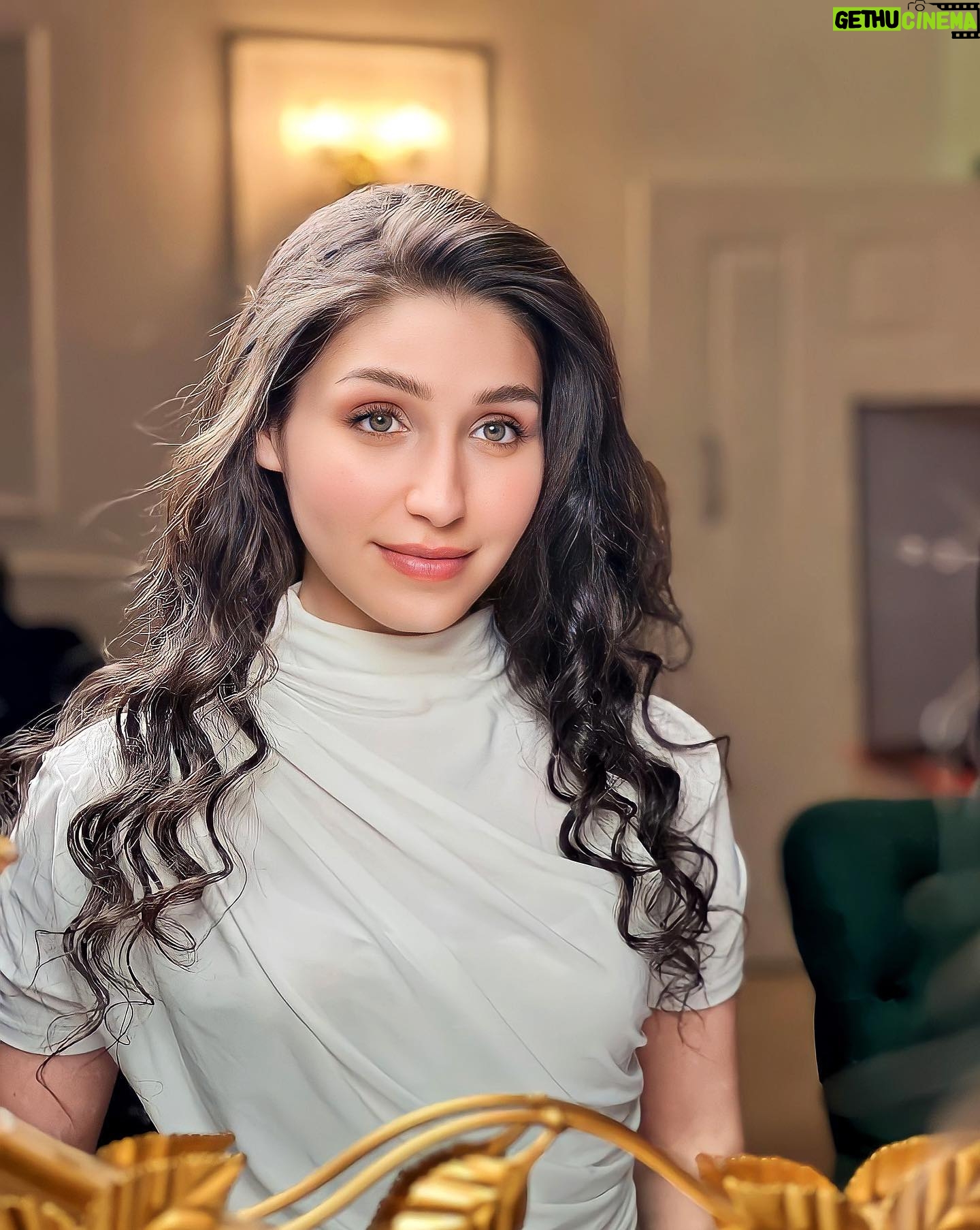 Sandy Jamal - 159.2K Likes - عيدكم مبارك
وين رحتو بالعيد