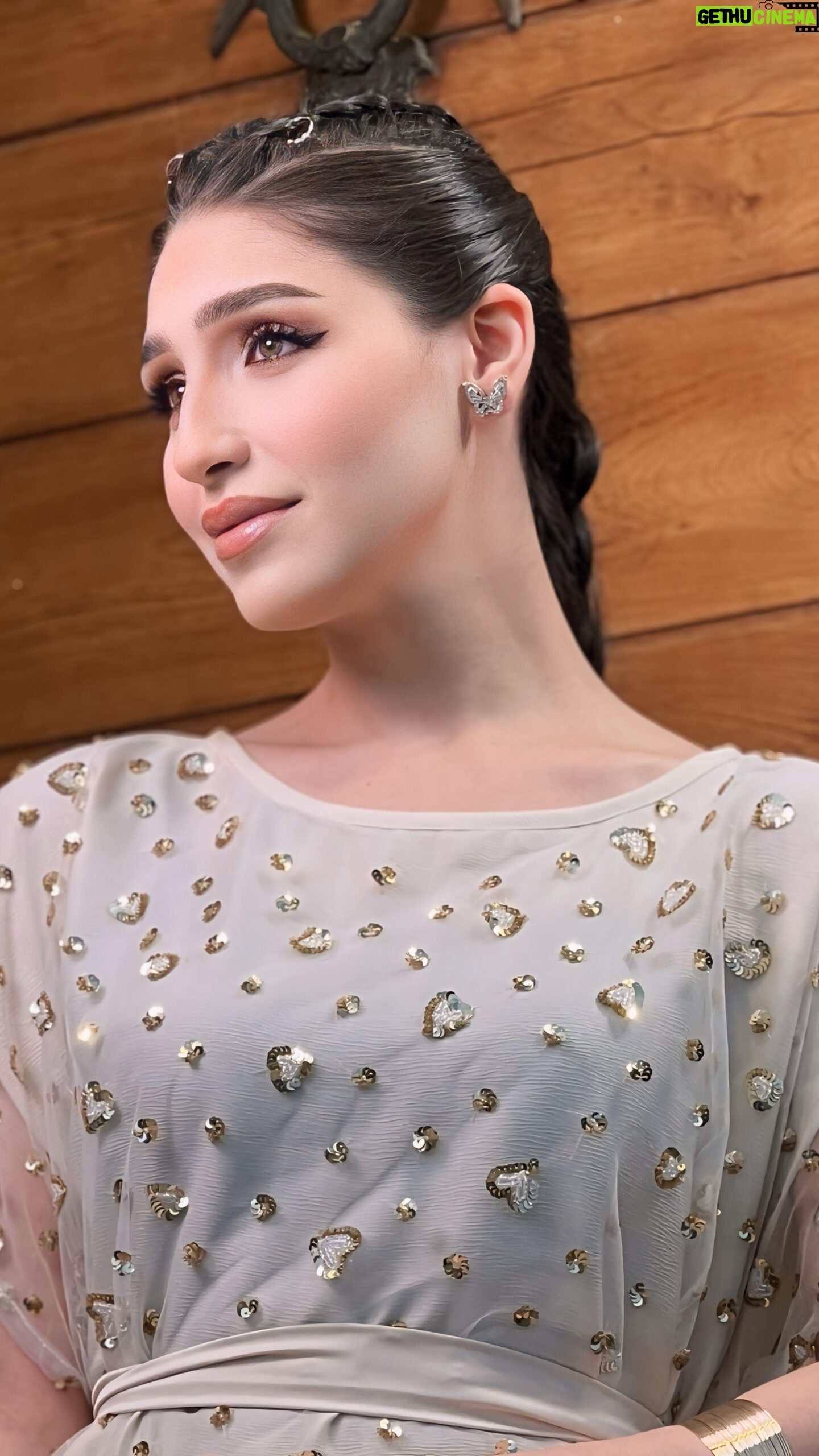 Sandy Jamal - 255.5K Likes - ملكيت كابشن اكتبه
حطو الكابشن المناسب انتو🥺
Makeup and hairstyle @elian.beauty.center
@elian.beauty.salon