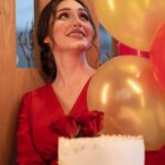 Sandy Jamal Instagram – كل عام واني بخير 🙈
اتمنى سنيني الجايه انتو  تضلون موجودين ويايه❤️

شكرا عالكيكه الجميله
@chef.sara90

photographer: @arsel.iq
