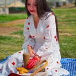 Sandy Jamal Instagram – الأصدقاء بوسعهم أن يكونوا الجرح الأعظم أو الضماد الأحن.
(منشنو صديقكم المقرب)