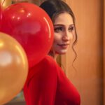 Sandy Jamal Instagram – كل عام واني بخير 🙈
اتمنى سنيني الجايه انتو  تضلون موجودين ويايه❤️

شكرا عالكيكه الجميله
@chef.sara90

photographer: @arsel.iq