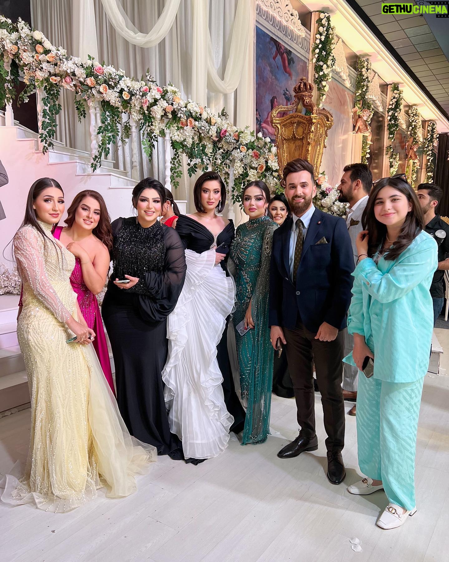 Sandy Jamal - 139.3K Likes - صور من عرس الجميله جيهان هاشم
الف الف مبروك شايفين كل الخير انشالله