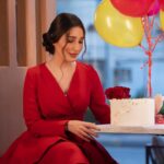 Sandy Jamal Instagram – كل عام واني بخير 🙈
اتمنى سنيني الجايه انتو  تضلون موجودين ويايه❤️

شكرا عالكيكه الجميله
@chef.sara90

photographer: @arsel.iq