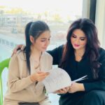 Sandy Jamal Instagram – بعد تعب وتركيز قوي جدا واجتهاد مع فريق عمل متعاون جدا وثقه وحب بكل خطوه حتى اكدر اطلعلكم بشكل تحبو واخيرا كملت تصوير وراح تشوفوني بشخصيه جديده على رمضان بعدين اكولكم على ياقناة

توقعاتكم  للشخصيه
@enaastaleb 
@tamara_jammal
@mera_taleb