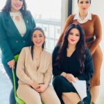 Sandy Jamal Instagram – بعد تعب وتركيز قوي جدا واجتهاد مع فريق عمل متعاون جدا وثقه وحب بكل خطوه حتى اكدر اطلعلكم بشكل تحبو واخيرا كملت تصوير وراح تشوفوني بشخصيه جديده على رمضان بعدين اكولكم على ياقناة

توقعاتكم  للشخصيه
@enaastaleb 
@tamara_jammal
@mera_taleb