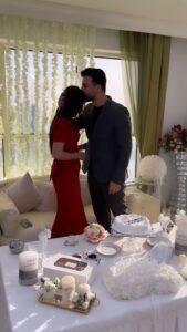 Sandy Jamal Instagram - باركولنا ❤️ اسفين ضمينا عليكم بس احنه حبايب ما بينا زعل مو 🥰 . #احمد_الخفاجي | #ساندي_جمال