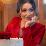 Sandy Jamal Instagram – عيدكم مبارك 
باقي صور عيد ميلادي كلت حرامات مانزلها الكم😁

منو سندكم بالحياه؟
ياصوره احلى