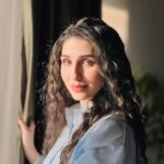 Sandy Jamal Instagram - جمعه مباركه تحبون العيون الملونه لو السود