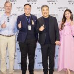 Sandy Wu Instagram - #sandywuofficial 每次到台中工作常常都是暗咪摸的跨年場， 不然就是在百貨公司的室內， 昨日應邀出席活動，終於讓我在大白天看見大家了！ 義大利傢俱品牌Natuzzi在台中文心路開的600坪旗艦店， 空間寬敞舒適，大片落地窗逛起來很輕鬆， 而且能品嘗到世界沖煮冠軍咖啡師的手沖咖啡☕️ 邊喝下午茶邊逛傢俱，愜意😌 至於傢俱⋯ 夭壽，簡約設計搭配率性又美麗的皮革，豪～美～啊～ 全新的Wellbe 電動沙發，肩頸腰背臀腿⋯都可調整， 高矮胖瘦男女老少坐上這張沙發， 都可以找到自己最放鬆的位置， 簡直是太舒爽💚 還有經典的Re-Vive單人沙發椅我也很喜歡， 符合人體工學設計，可以讓使用者有無重力感受， 回家後減壓法寶就是它了“ 我的確是很喜歡逛傢俱、家飾品， 現在越來越流行的風氣就是在軟裝上下功夫， 畢竟每一件單品都是專屬的選配， 桌椅沙發甚至於床架其實都是一個人品味的展現， 而且⋯隨著你愛搬去哪就跟到哪， 那就好好地看看選選，找到最適合你的Natuzzi吧！ @natuzzi @natuzzi_taiwan 今天要聽：陳泳希的知更