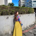 Sandy Wu Instagram - #sandywuofficial 新年的命名是：被疼愛的一年。 為了被疼愛，我也得付出心力， 不是賺取，而是用力相信他人的努力， 去接受、讓自身被囊括在疼愛之中。 衣著：@weekendmaxmara #weekendmaxmara 鞋子：@rogervivier 理解一直以來都是被疼愛的， 只是太習慣或太自然預設立場， 總是看不見身邊重要他人的疼惜憐愛。 「有的還要多給」或許是此刻最特別的提醒， 不只是充充足足，還是豐盛有餘。 被疼愛的一年，是多麼遠大又踏實的目標呀！ 只有我自己知道，誰在何時用什麼方式疼愛了我的生命， 只有我也去與之共鳴，才能實在記錄， 不只是一個都不遺漏，也自然建立信心的路徑， 啊對啦，訓練自己知道自己是多麼被疼愛的人啦！ 就是這個意思。 不是成為，而是知道。 其他的福氣安康會如影隨形， 點點滴滴都將匯聚成最澎湃洶湧的模樣。 是這樣的一年。 今天要聽：孫燕姿的樣子