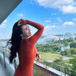 Sandy Wu Instagram - #sandywuofficial The best view 🧘🏻‍♀️ 心目中第一名依然是新加坡 好喜歡、好享受、好好吃 邊工作邊放鬆 Can’t wait to visit again’ 👗 @hm #HMStudio 今天要聽：鳳飛飛的可愛的玫瑰花