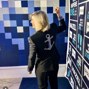 Sandy Yawn Instagram - Last night at @bravowwhl was a blast! Huge thanks to the talented @priscilladistasio for my glam and shoutout to the fabulous @moyevabespoke and @andreatnewyork for my stunning suit! 

#bravotv #bravowwhl #belowdeckmed