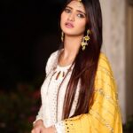Saniya Shaikh Instagram – Aye Eid 🌙 🤍
.
.
Outfit by : @little.missy95 
.
.
Shoot by : @pune_wedding_photographer004 
.
.
.
.
.
.
.
.
.
.
.
.
#sanufam #sanulove #smile #love #foryou #kbye #eid #eidmubarak #reelitfeelit #reelinstagram #reelkarofeelkaro #look #eidlook #shoot