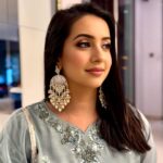 Sanjjanaa Instagram - Absolutely loved creating this beautiful look on Actress @sanjjanaagalrani Makeup by @chahatpaul Dress curtosy @ethnixvogue_revolutions In frame @sanjjanaagalrani Family @princealarik DM to book📥 DM to enroll or for further enquiries! #chahatpaul #sanjjanagalrani #celebrity #celebritymakeupartist #makeupacademy #makeupartist #makeuptutorial #makeup #makeuplook #makeupaddict #makeuplover #whatshotbangalore #fyp #explore #beauty #icon #fashion #style #outfitinspo #indianwear