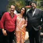 Sanjjanaa Instagram – Was a beautiful evening & a event conducted by @sanghvi_lalit_ & @binammehta , in association with @redfmbengaluru , 

Had a lovely time meeting old friend @dharamm74 , and was a lovely evening at @gillysblr . #bannerghatta #road .