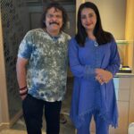 Sanjjanaa Instagram - It’s always Amaizing to catch up with you my mentor my guru ji @rajheshvaidhya sir , your support & guidance is my biggest blessing 🙂 Singing is my hidden passion & I am a trained officially certified singer from @artiumacademyofficial , it gives me at most happiness to share these movements with you where I recently sang at an event ❤️