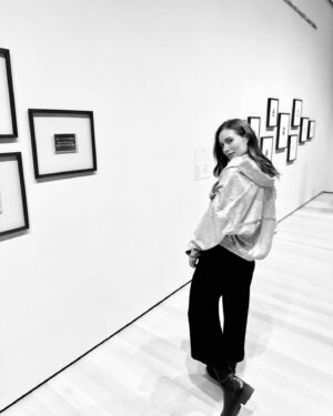 Sanna Marin Instagram - Interesting work trip to South Carolina and New York earlier this month. 🌃 🇺🇸  Among many other interesting new projects on the agenda -  and amidst some adventurous nature moments such as a historically strong earthquake ⛰️ in New York City as well as the Great North American Solar Eclipse 🌑🌕 - I got the chance to do my first discussion on stage together with @JacindaArdern, interviewed by @poppyharlowcnn 🎙️

Especially grateful for the opportunity to meet and exchange with 44th President of the United States @barackobama 🇺🇸