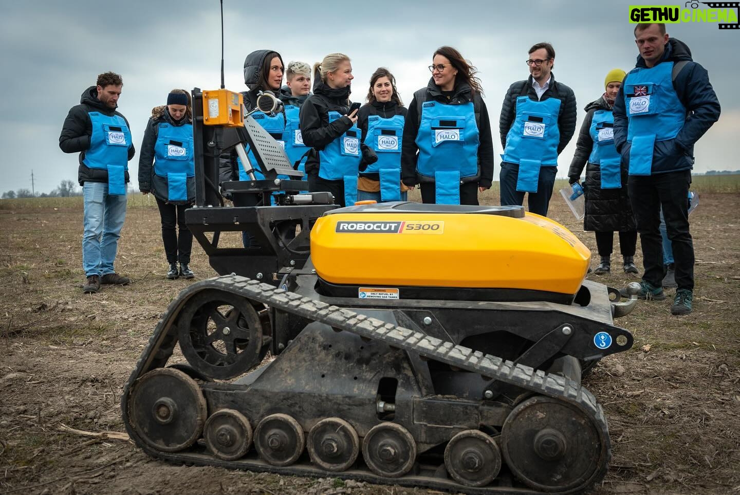 Sanna Marin Instagram - In my role as Strategic Counselor at the Tony Blair Institute for Global Change, I had the privilege of visiting a mine clearance site alongside First Vice Prime Minister and Minister of Economy of Ukraine, Yulia Svyrydenko. The HALO Trust, the world’s leading landmine clearance organization, has already successfully neutralized over 19,000 landmines and unexploded ordnance in Ukraine. This effort by skilled deminers has made vast stretches of land — fields, school grounds, residential areas, and walkways—safe, eliminating the risk of accidents. With an estimated two million landmines laid since February 24th 2022, the HALO Trust’s work is not only crucial in safeguarding lives but also in enabling the restoration of normalcy and economic activities in the region. @thehalotrust