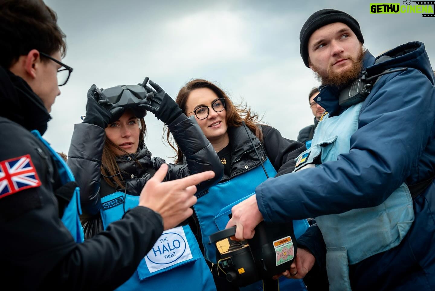 Sanna Marin Instagram - In my role as Strategic Counselor at the Tony Blair Institute for Global Change, I had the privilege of visiting a mine clearance site alongside First Vice Prime Minister and Minister of Economy of Ukraine, Yulia Svyrydenko. The HALO Trust, the world’s leading landmine clearance organization, has already successfully neutralized over 19,000 landmines and unexploded ordnance in Ukraine. This effort by skilled deminers has made vast stretches of land — fields, school grounds, residential areas, and walkways—safe, eliminating the risk of accidents. With an estimated two million landmines laid since February 24th 2022, the HALO Trust’s work is not only crucial in safeguarding lives but also in enabling the restoration of normalcy and economic activities in the region. @thehalotrust