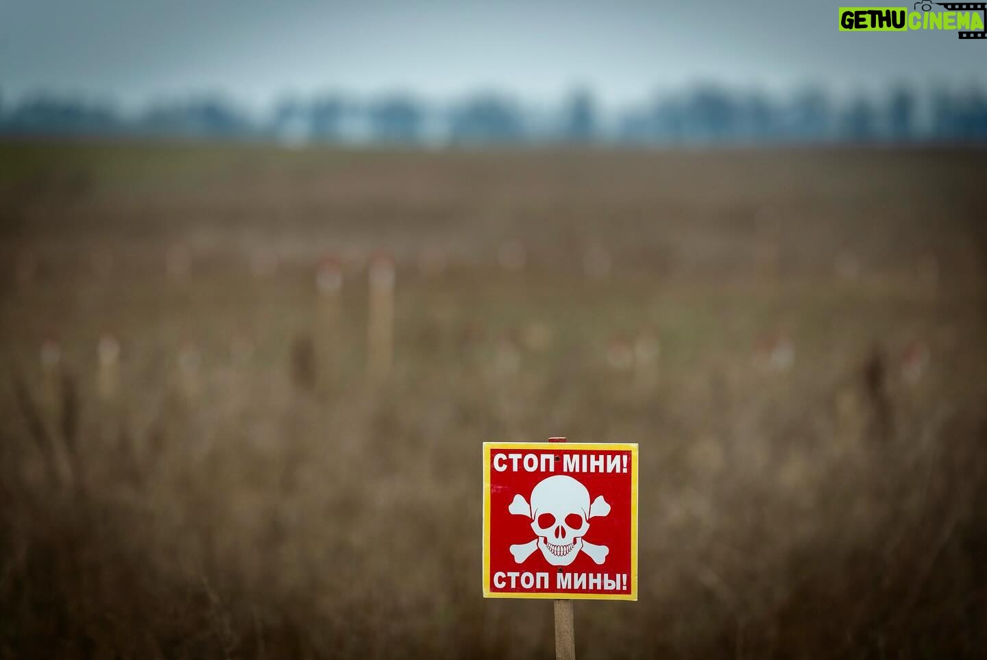 Sanna Marin Instagram - In my role as Strategic Counselor at the Tony Blair Institute for Global Change, I had the privilege of visiting a mine clearance site alongside First Vice Prime Minister and Minister of Economy of Ukraine, Yulia Svyrydenko. The HALO Trust, the world’s leading landmine clearance organization, has already successfully neutralized over 19,000 landmines and unexploded ordnance in Ukraine. This effort by skilled deminers has made vast stretches of land — fields, school grounds, residential areas, and walkways—safe, eliminating the risk of accidents. With an estimated two million landmines laid since February 24th 2022, the HALO Trust’s work is not only crucial in safeguarding lives but also in enabling the restoration of normalcy and economic activities in the region. @thehalotrust