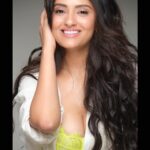 Sanya Thakur Instagram – Shape of me !!! 
Pc @dabbooratnani 
Makeup @sabakhanmakeup @hairby_shivanik  #sanyathakur #sanya #newpost #picoftheday #glam