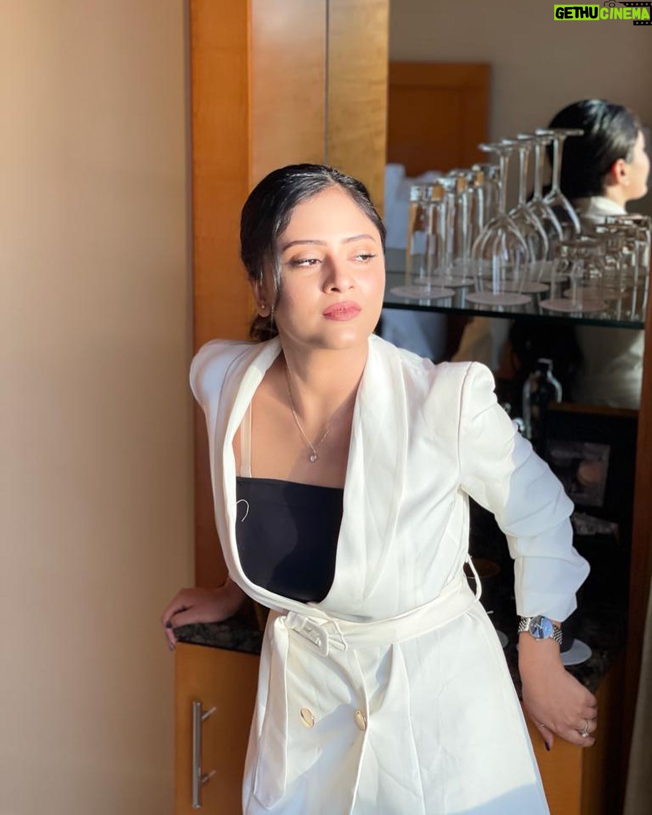Sanya Thakur Instagram - Hello Sun-kissed 💋. Pc and mua @makeup_asfaque #sanyathakur #newpost