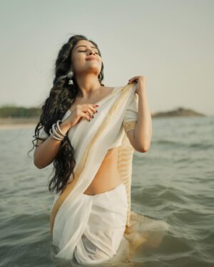 Sanya Thakur Instagram - Saree look - Always 💕 😍
.
.
📷 @sahil_navadiya_ & team @fashion.by_snf 
💄 @makeup_asfaque 
.
.
#fashion #photoshoot #photooftheday #indianwear #tradition
