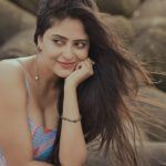 Sanya Thakur Instagram – दरमियाँ जो दूरियाँ हैं वो,यूँही रहने देते हैं ना
के ये जो यहाँ वहाँ हैं वो,यूहीं रहने देते हैं ना…….

#morningvibes #morningthoughts #beach #sanyathakur