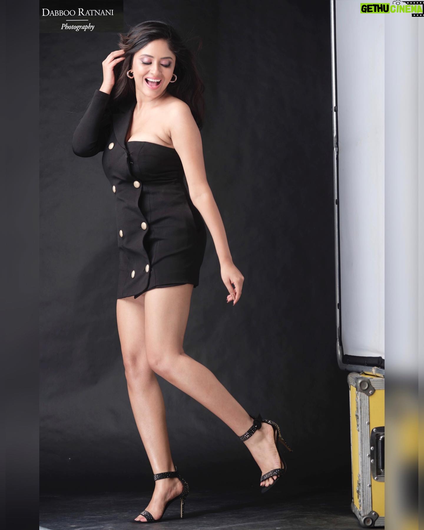 Sanya Thakur - 9.2K Likes - Swipe right to see the real me ! #sanyathakur #newpost