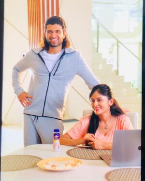 Sanya Thakur Instagram - Belated Happiest birthday co-Star!  @thedeverakonda 🙋‍♀️ it was pleasure working with you ,such a humble and beautiful person! God bless you !🎉