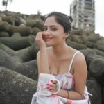 Sanya Thakur Instagram – You can’t break the confidence of a girl who dares to leave home with oily hair 😅💕. Pc @sahil_navadiya_  #goodmorning #teaincoffeemug #iloveyou #sanyathakur