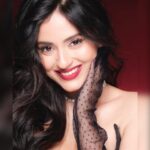 Sanya Thakur Instagram - I think you guy’s are missing my smile or Marilyn Monroe 😉😉😉💃 #smile #love #light #sanyathakur #beauty #fashion #trending #explorepage