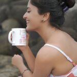 Sanya Thakur Instagram – You can’t break the confidence of a girl who dares to leave home with oily hair 😅💕. Pc @sahil_navadiya_  #goodmorning #teaincoffeemug #iloveyou #sanyathakur