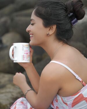 Sanya Thakur Instagram - You can’t break the confidence of a girl who dares to leave home with oily hair 😅💕. Pc @sahil_navadiya_  #goodmorning #teaincoffeemug #iloveyou #sanyathakur