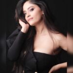 Sanya Thakur Instagram - Swipe right to see the real me ! #sanyathakur #newpost